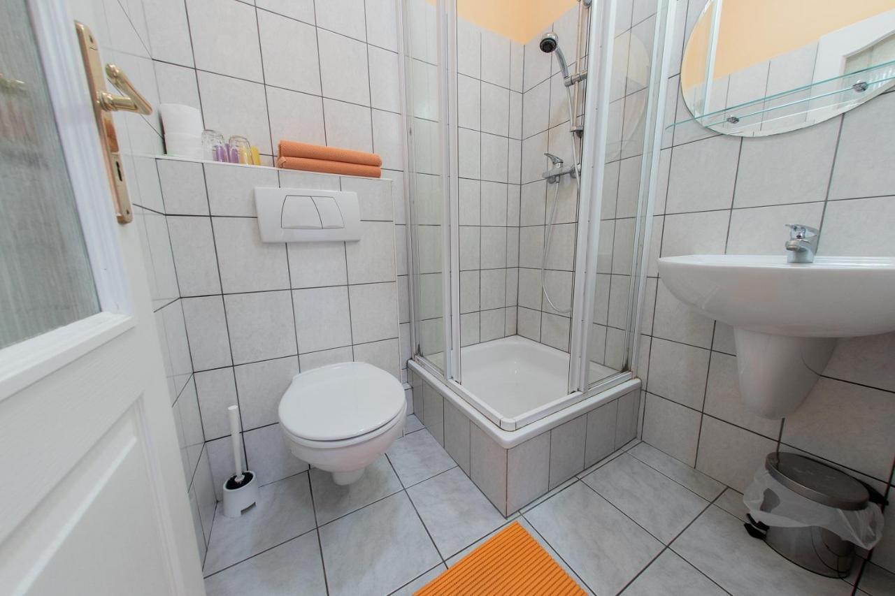 Penzion Skolicka Praha Bagian luar foto